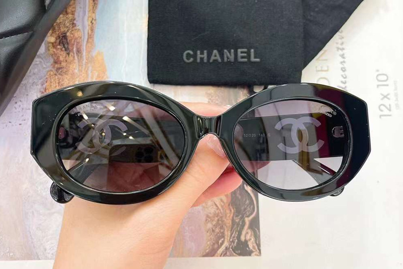 CH5528 Sunglasses Black Gradient Gray