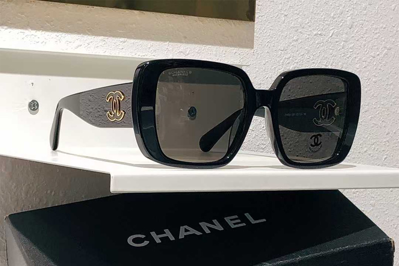 CH5541 Sunglasses Black Gray