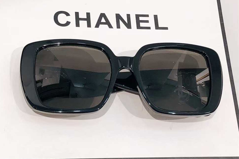 CH5541 Sunglasses Black Gray