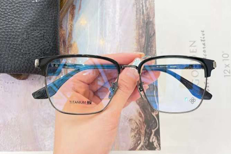 CH5556 Eyeglasses Black Gunmetal