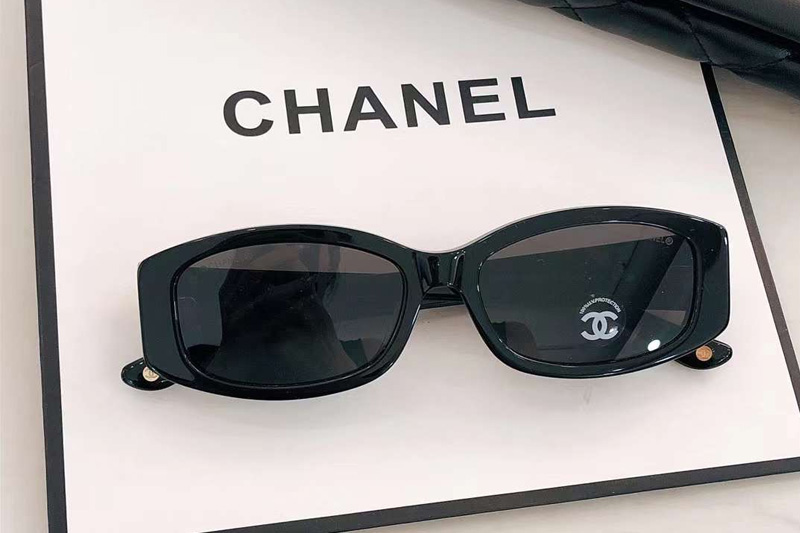 CH74573S Sunglasses In Black Gold Gradient Grey