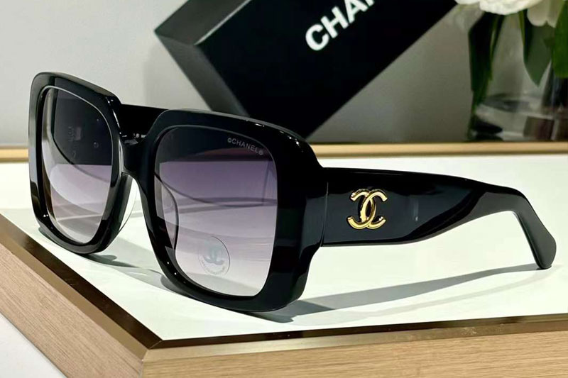 CH9149 Sunglasses Black Gradient Gray