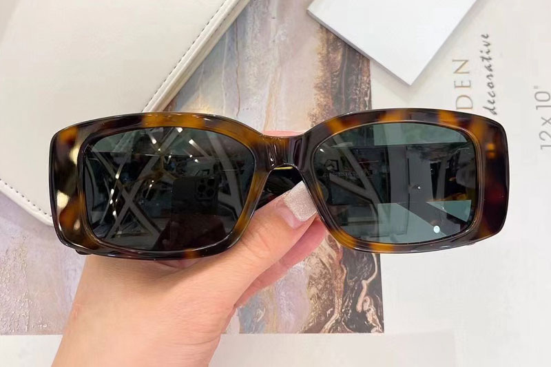CL40282U Sunglasses Tortoise Gold Grey