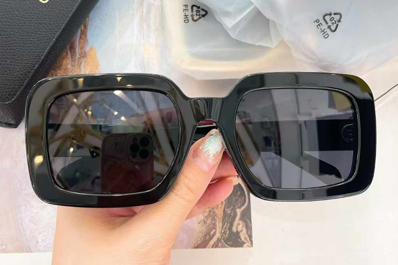 CL40304U Sunglasses Black Gray