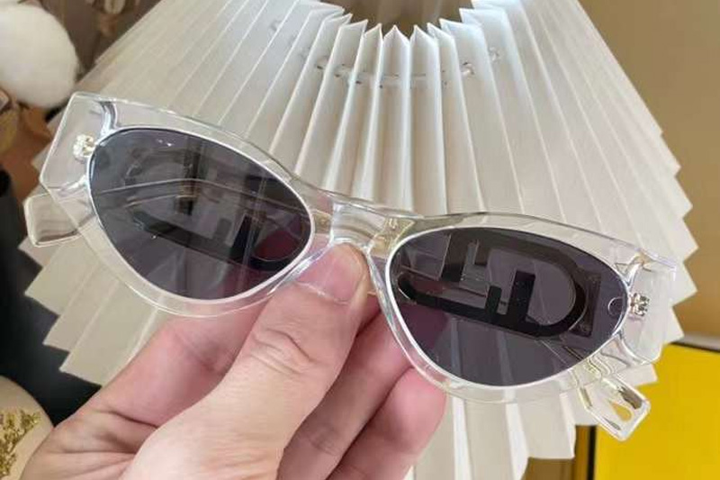 FE40049 Sunglasses In Transparent