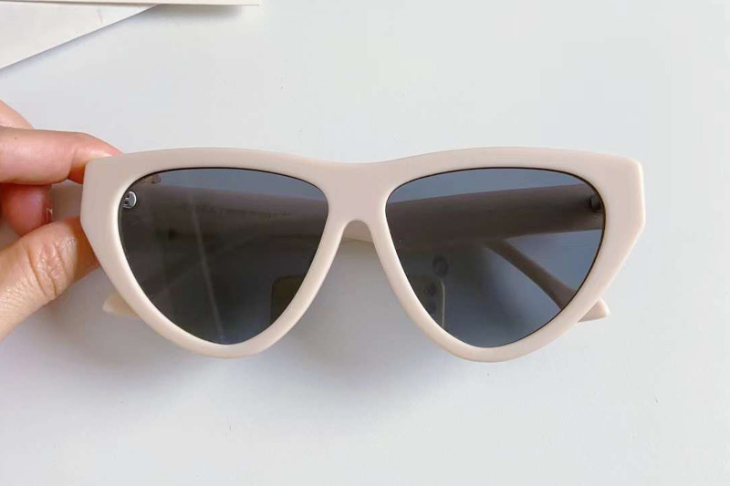 GG1333S Sunglasses In White