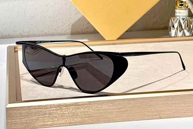 LW40165U Sunglasses Black Gray