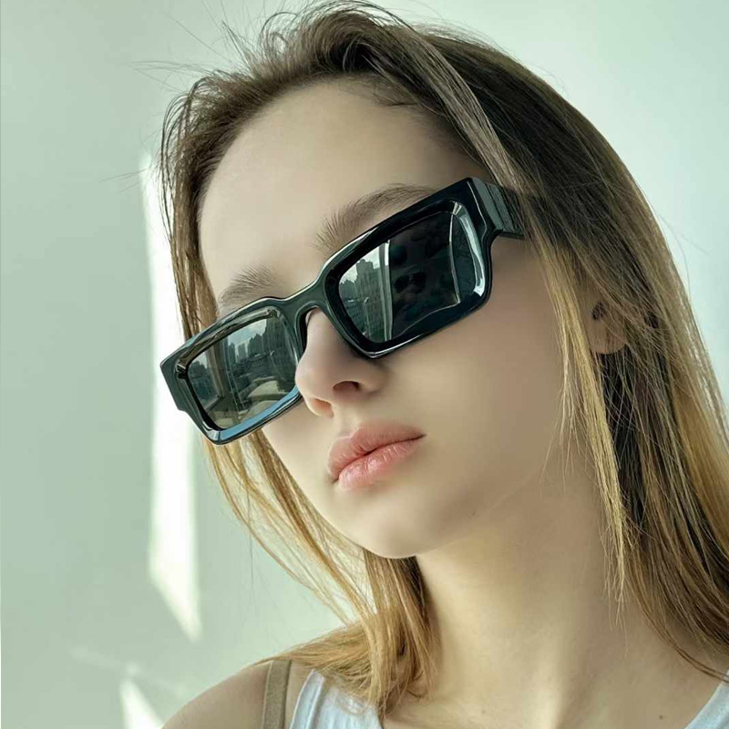 OERI089F Sunglasses Black Gray