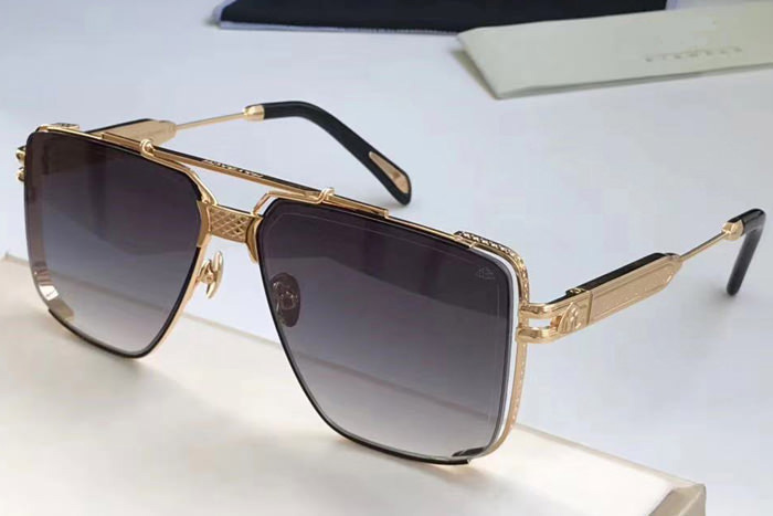 The Dawn Sunglasses In Gold Gradient Grey