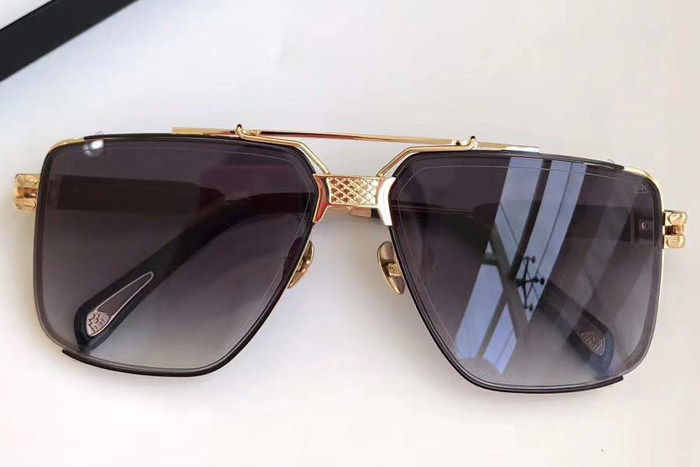 The Dawn Sunglasses In Gold Gradient Grey