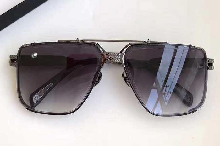 The Dawn Sunglasses In Gunmetal Gradient Grey